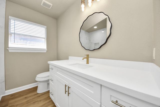 205 Cole Street, Webster, TX 77598