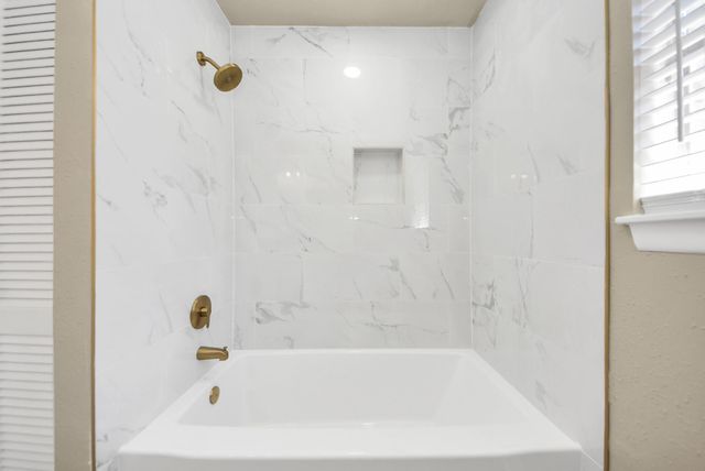 205 Cole Street, Webster, TX 77598