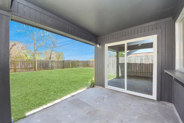 205 Cole Street, Webster, TX 77598