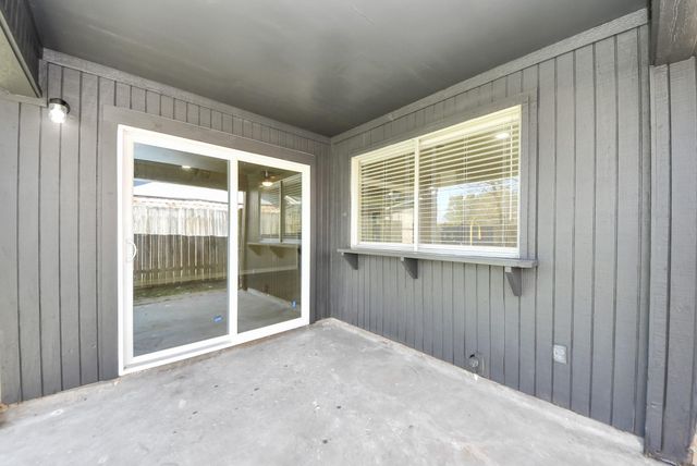 205 Cole Street, Webster, TX 77598