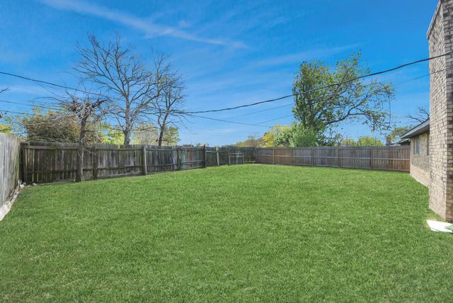 205 Cole Street, Webster, TX 77598