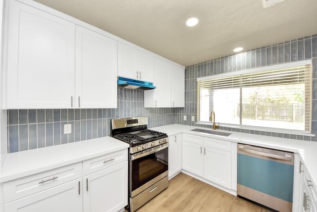 205 Cole Street, Webster, TX 77598