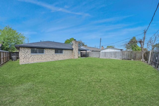 205 Cole Street, Webster, TX 77598