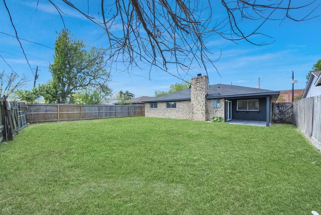 205 Cole Street, Webster, TX 77598