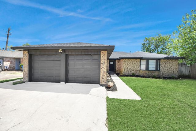 205 Cole Street, Webster, TX 77598