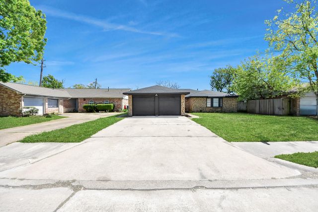 205 Cole Street, Webster, TX 77598