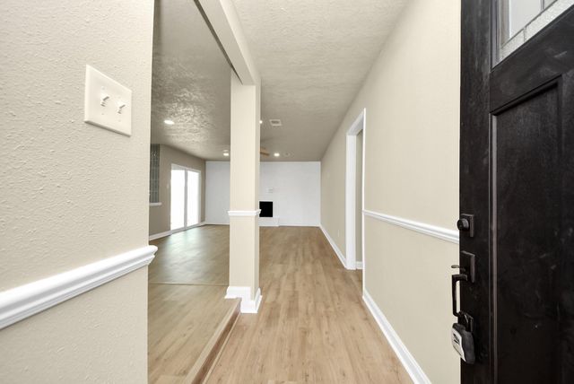 205 Cole Street, Webster, TX 77598