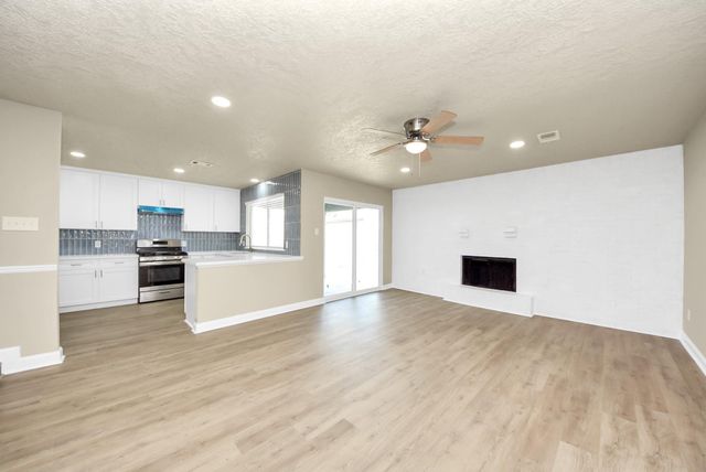 205 Cole Street, Webster, TX 77598