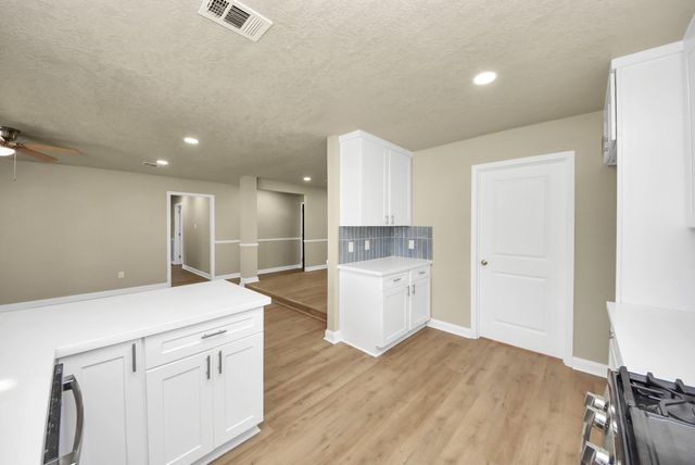 205 Cole Street, Webster, TX 77598