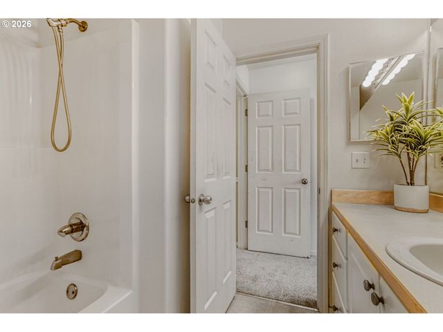 13810 Sw Scholls Ferry Rd 103, Beaverton, OR 97007