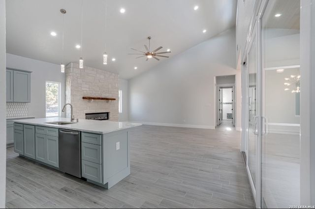 7809 ventura, Selma, TX 78154