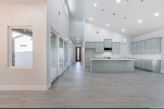 7809 ventura, Selma, TX 78154