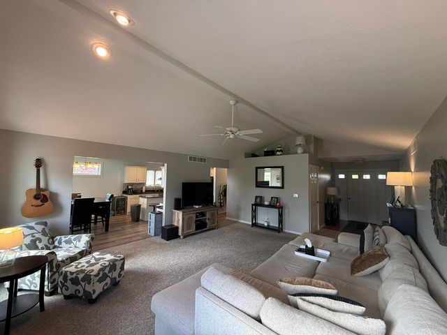 4733 Briarwood Court, Auburn, MI 48611