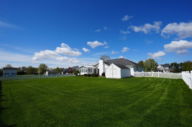 4733 Briarwood Court, Auburn, MI 48611