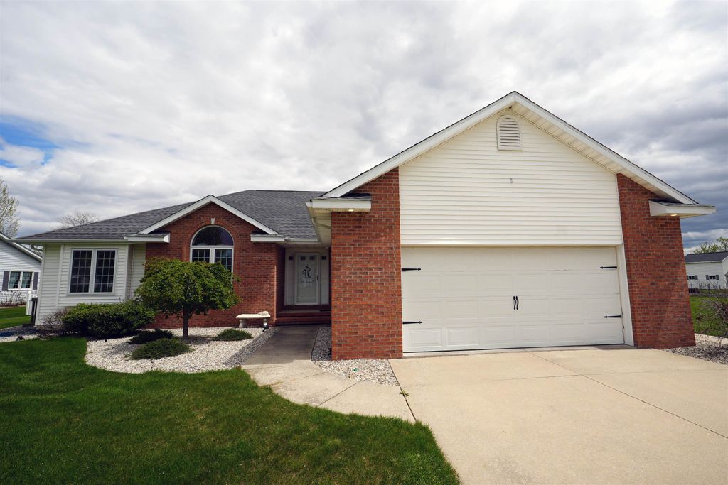 4733 Briarwood Court, Auburn, MI 48611