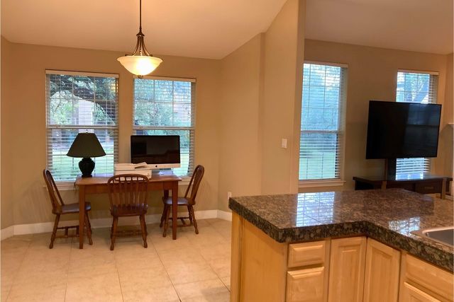 117 Keswick DR, Spicewood, TX 78669