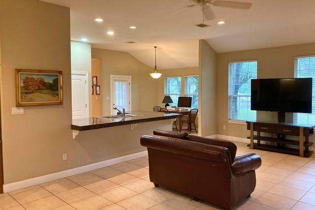 117 Keswick DR, Spicewood, TX 78669
