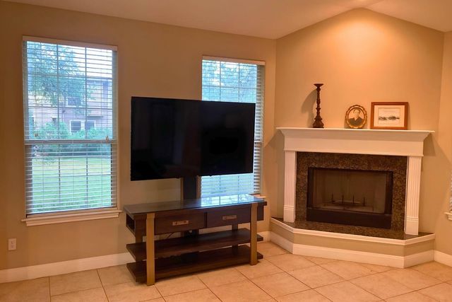 117 Keswick DR, Spicewood, TX 78669