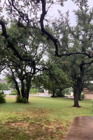 117 Keswick DR, Spicewood, TX 78669