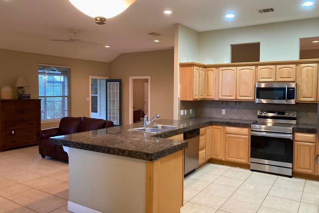 117 Keswick DR, Spicewood, TX 78669
