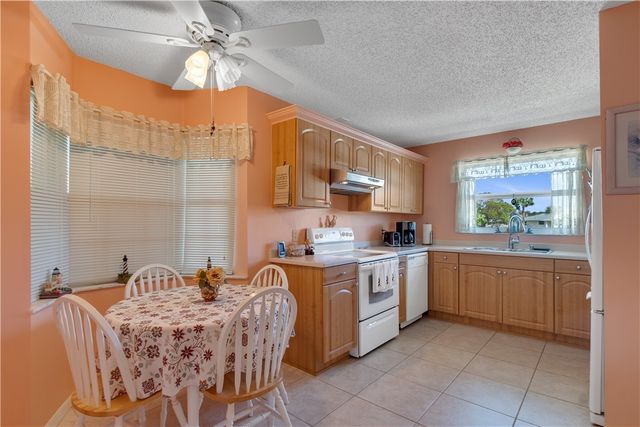 395 Grove Isle Circle 395, Vero Beach, FL 32962