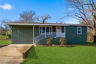 1126 S 2nd Street, Stilwell, OK 74960