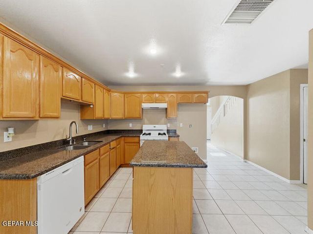 2108 SETTING SUN Drive, El Paso, TX 79938