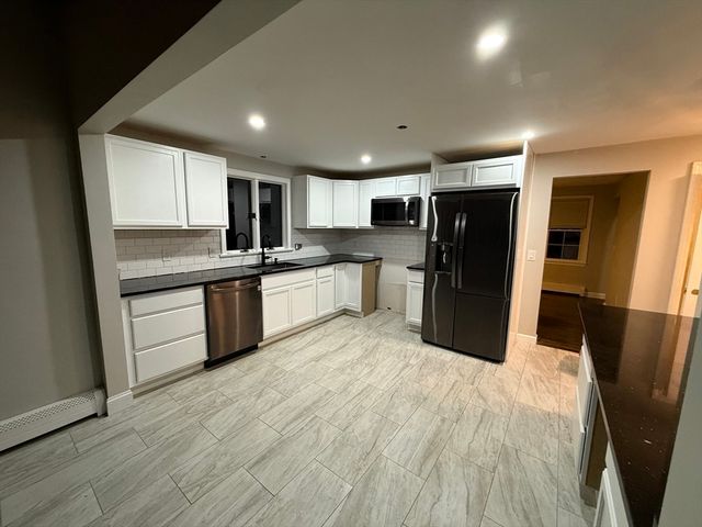 19 Valerie Dr, Plainville, MA 02762