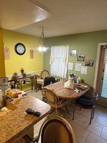 90 WINDSOR E, West Palm Beach, FL 33417