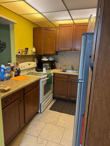 90 WINDSOR E, West Palm Beach, FL 33417