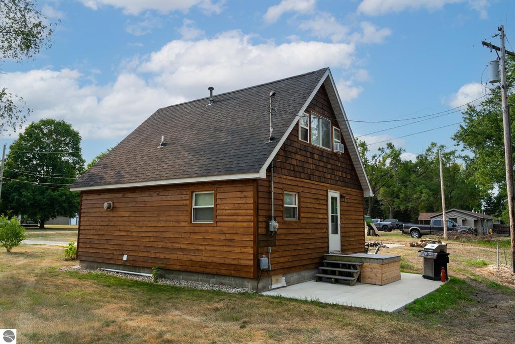Image 10 of property listing at 1791 Midway Drive, Weidman, MI 48893