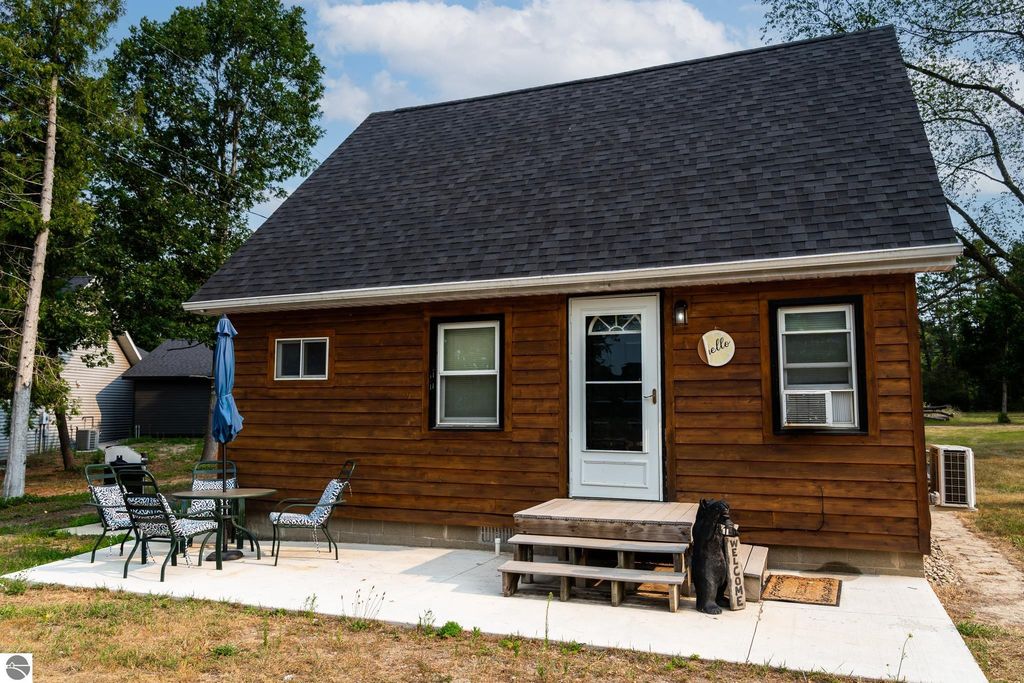 Image 15 of property listing at 1791 Midway Drive, Weidman, MI 48893