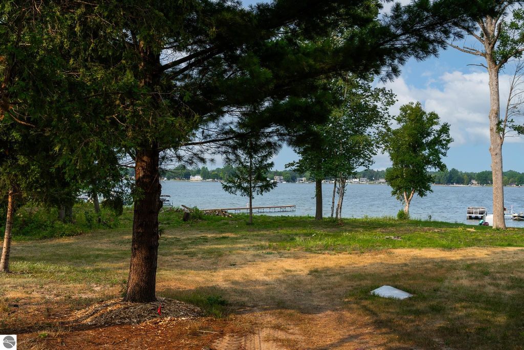 Image 2 of property listing at 1791 Midway Drive, Weidman, MI 48893