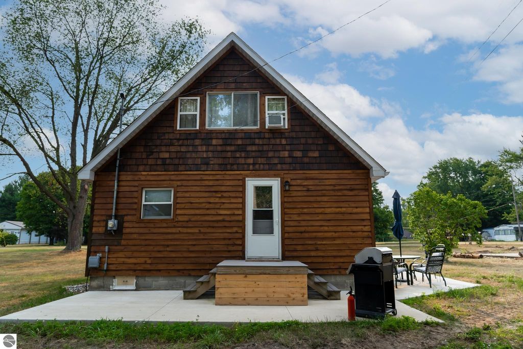 Image 3 of property listing at 1791 Midway Drive, Weidman, MI 48893