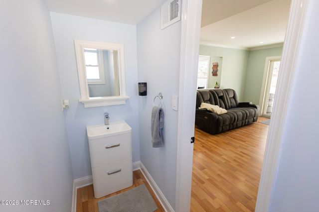 63 Mariners Cove, Freehold, NJ 07728