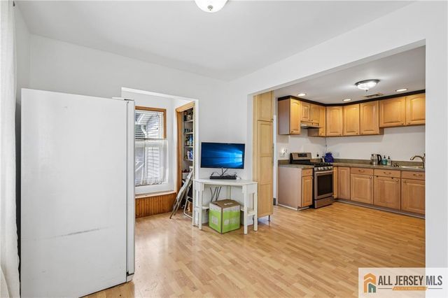 328 Runyon Avenue, Middlesex, NJ 08846