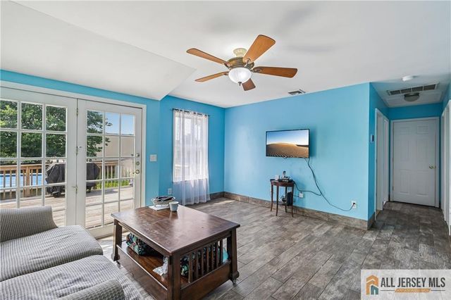 328 Runyon Avenue, Middlesex, NJ 08846