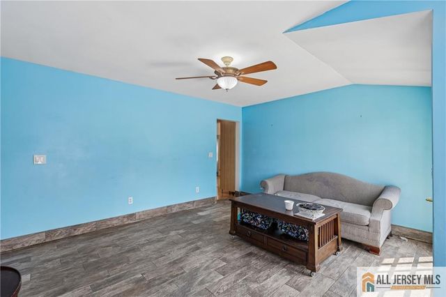 328 Runyon Avenue, Middlesex, NJ 08846