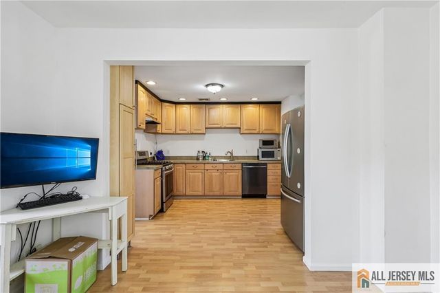 328 Runyon Avenue, Middlesex, NJ 08846