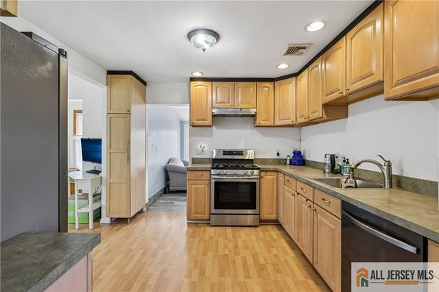 328 Runyon Avenue, Middlesex, NJ 08846