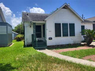 4921 Alamo Drive, Galveston, TX 77551