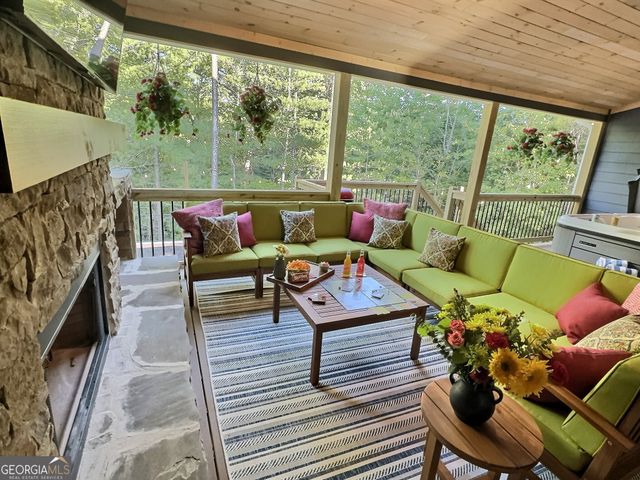 72 Spielen Weg, Helen, GA 30545