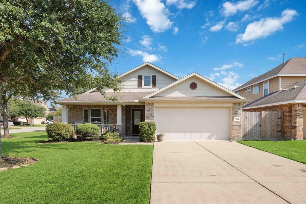 10015 Lynnwood Drive, Baytown, TX 77521
