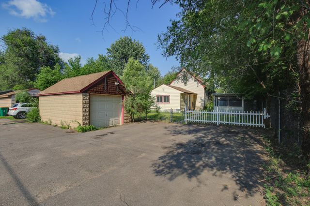 5311 Knox Avenue N, Brooklyn Center, MN 55430