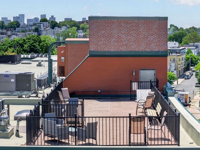 60 Dudley St 221, Chelsea, MA 02150