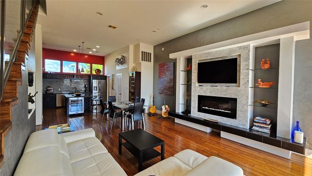 1304 W Dallas, Houston, TX 77019