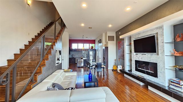 1304 W Dallas, Houston, TX 77019