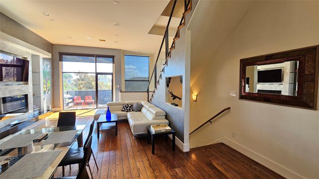 1304 W Dallas, Houston, TX 77019