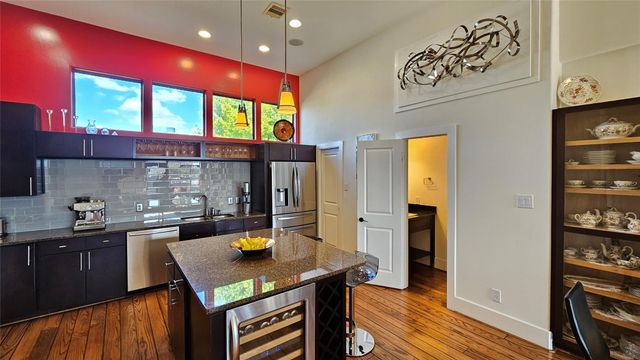 1304 W Dallas, Houston, TX 77019