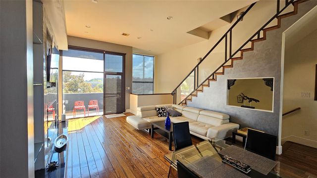 1304 W Dallas, Houston, TX 77019